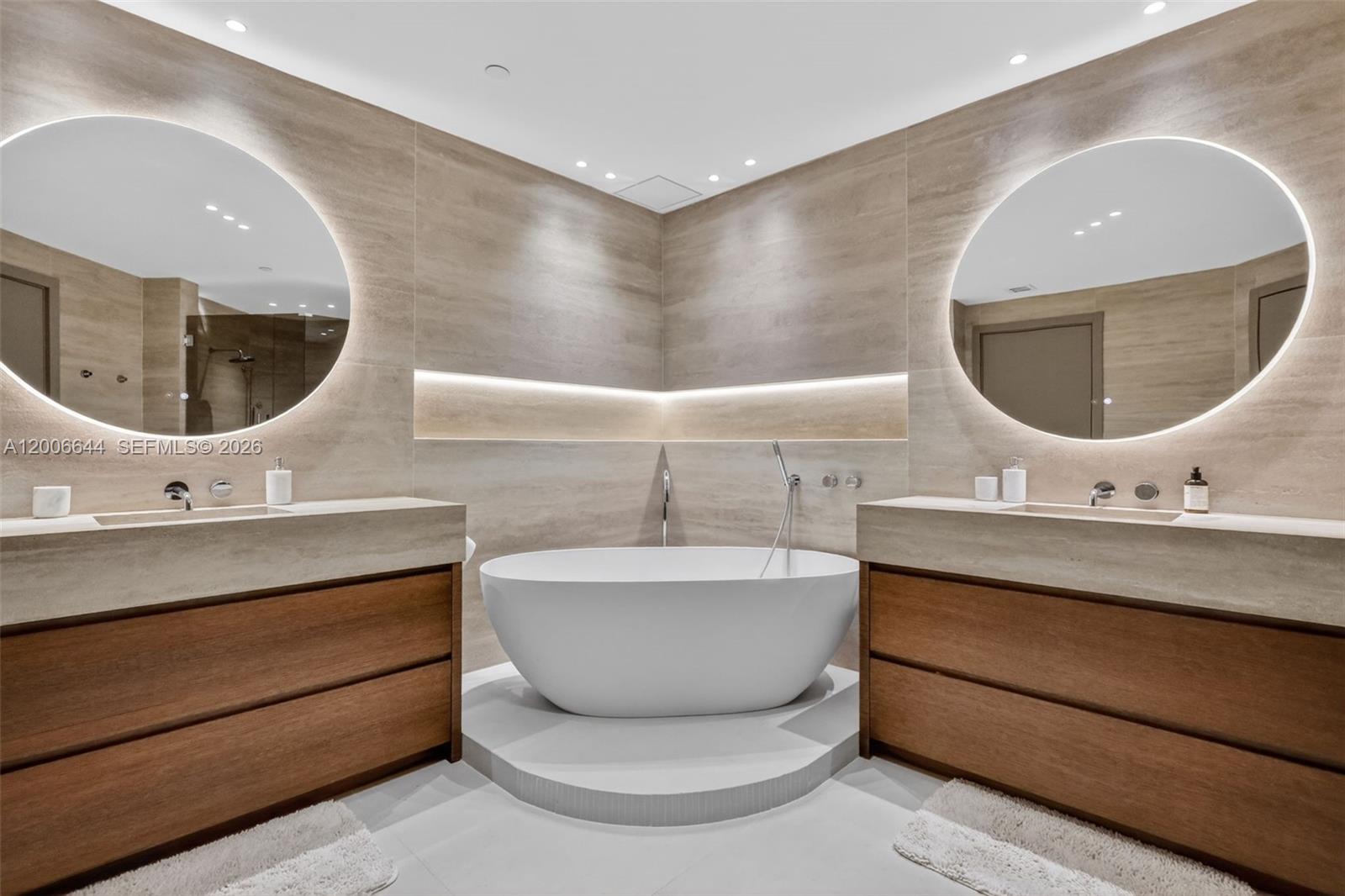 904 3 / 4 2608 sq. ft. $ 2026-04-23 0 Photo