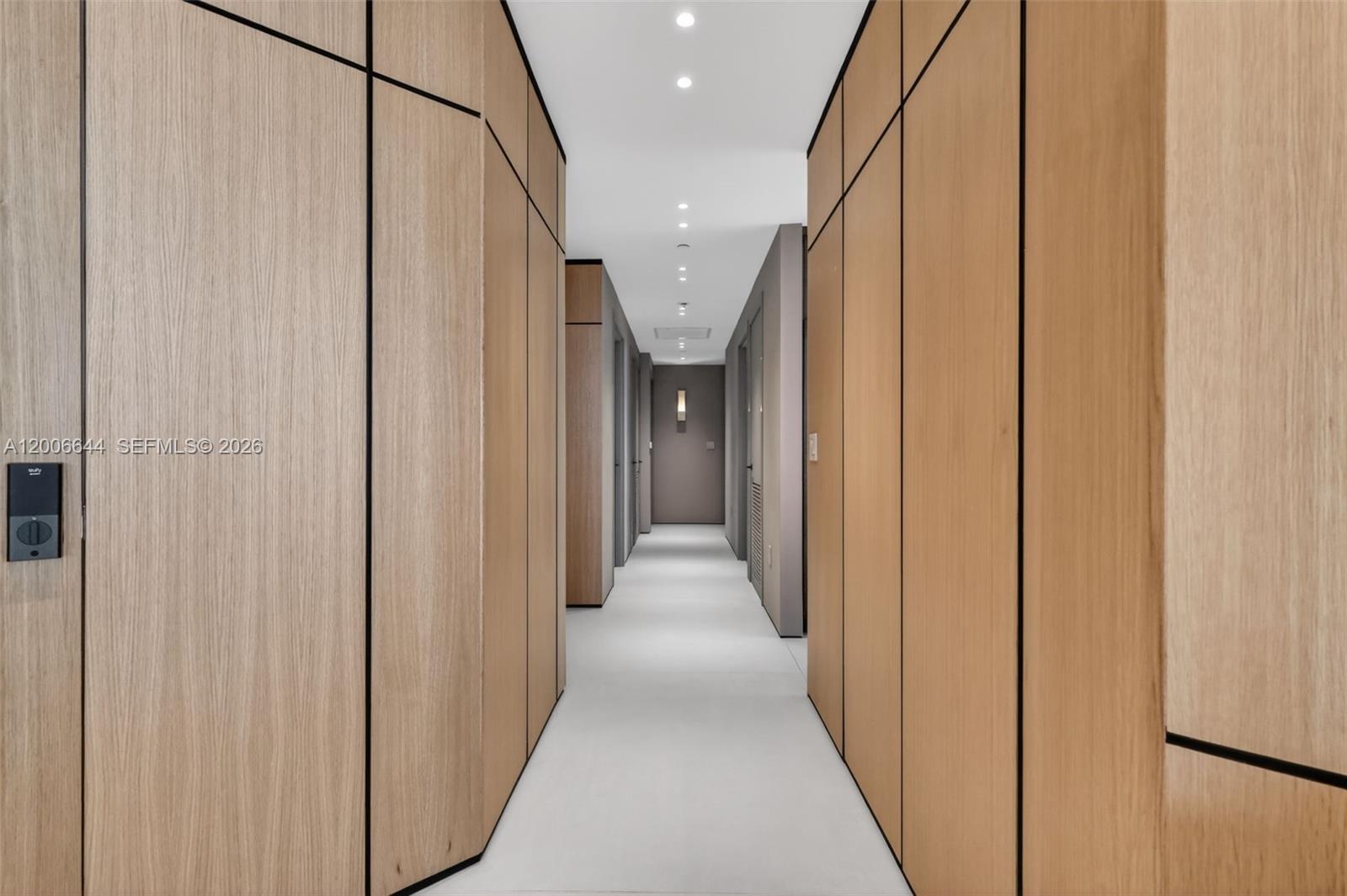 904 3 / 4 2608 sq. ft. $ 2026-04-23 0 Photo