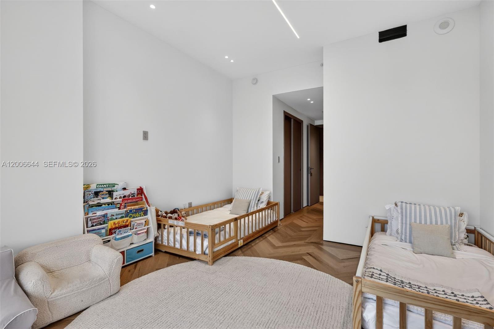 904 3 / 4 2608 sq. ft. $ 2026-04-23 0 Photo