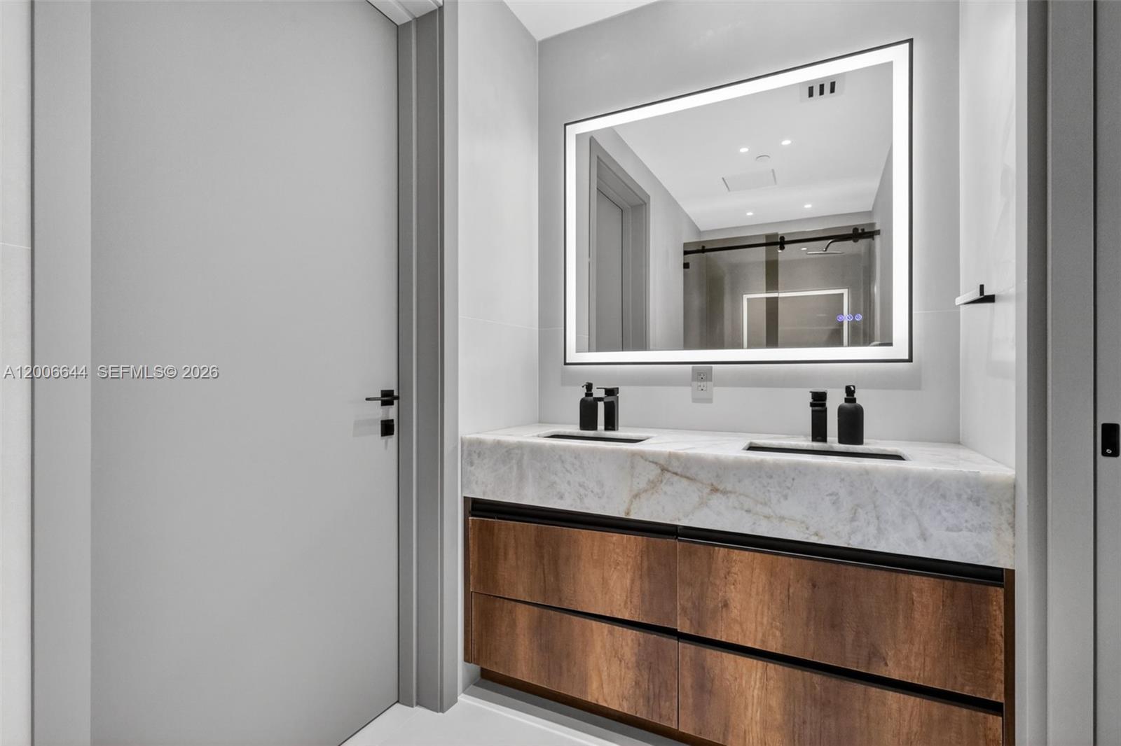 904 3 / 4 2608 sq. ft. $ 2026-04-23 0 Photo