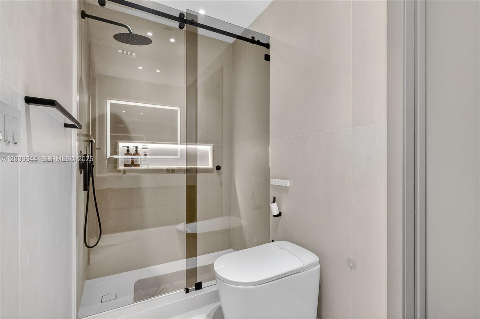 904 3 / 4 2608 sq. ft. $ 2026-04-23 0 Photo