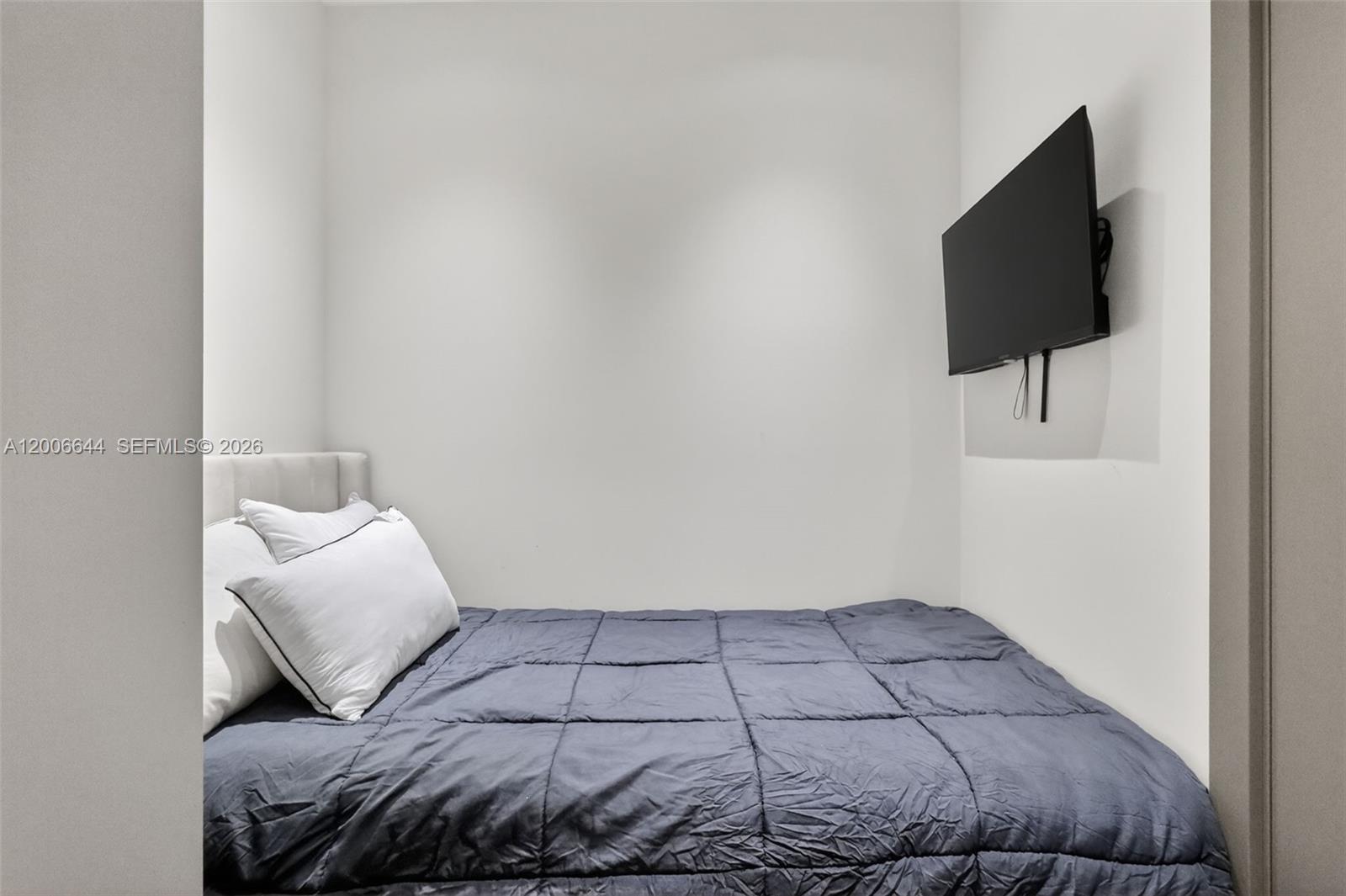 904 3 / 4 2608 sq. ft. $ 2026-04-23 0 Photo