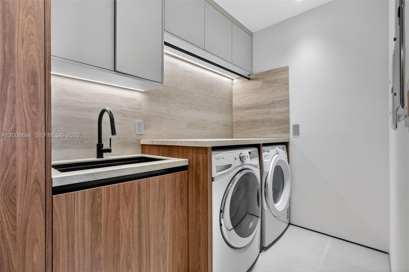 904 3 / 4 2608 sq. ft. $ 2026-04-23 0 Photo