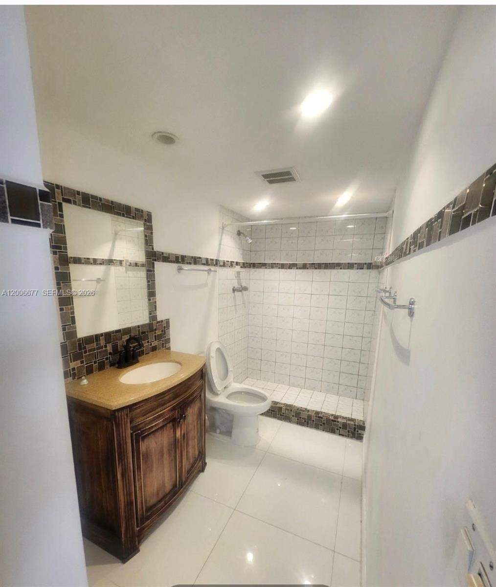 703 2 / 2 1135 sq. ft. $ 2026-04-23 0 Photo