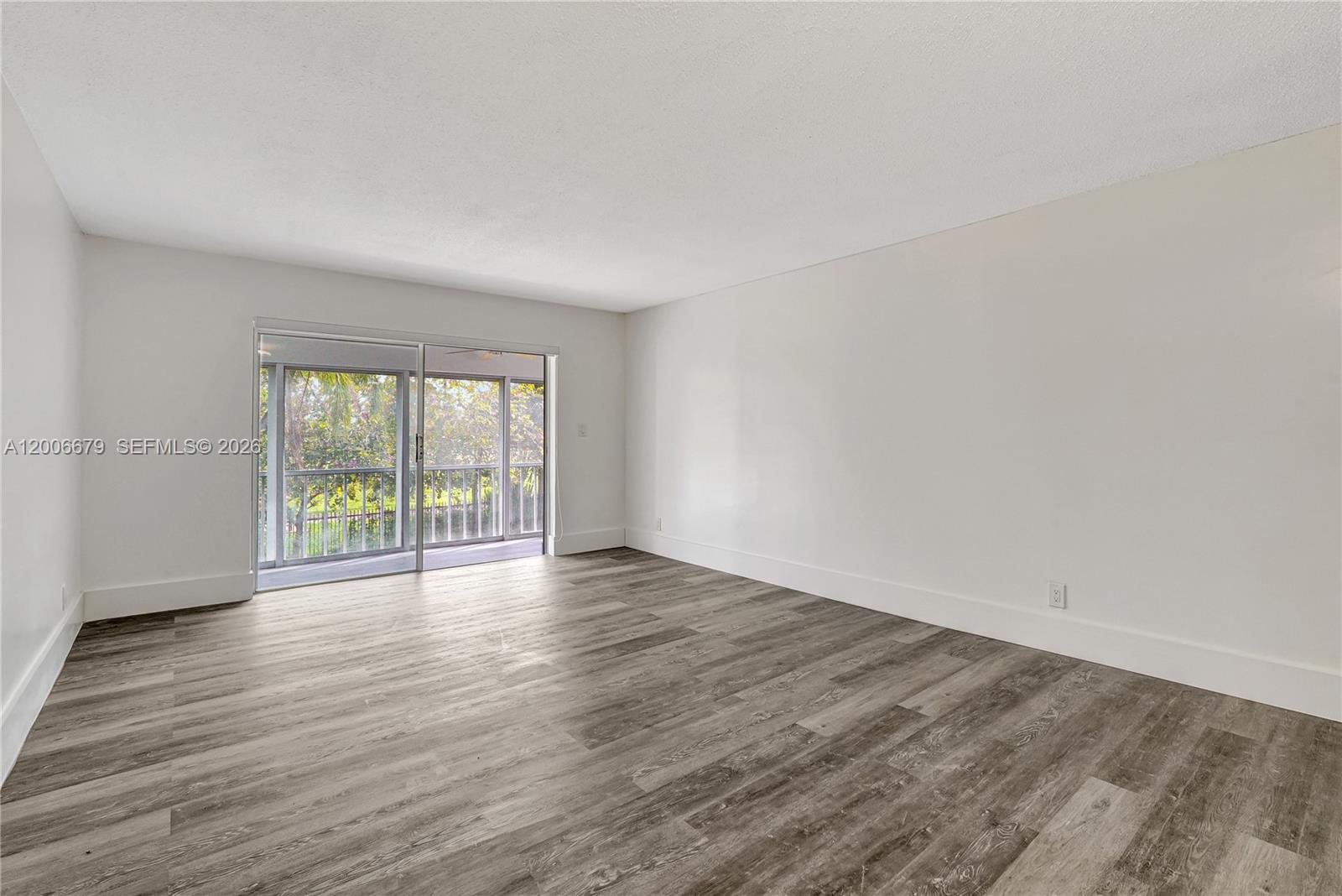 See details 207 2 / 2 992 sq. ft. $ 2026-04-23 0 Photo