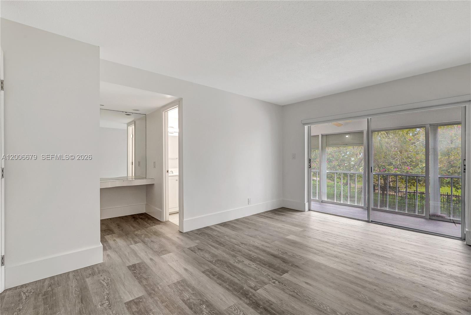 See details 207 2 / 2 992 sq. ft. $ 2026-04-23 0 Photo