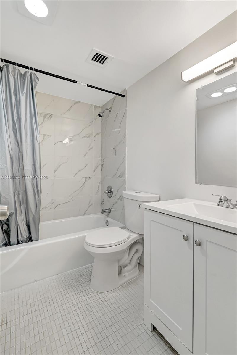 See details 207 2 / 2 992 sq. ft. $ 2026-04-23 0 Photo