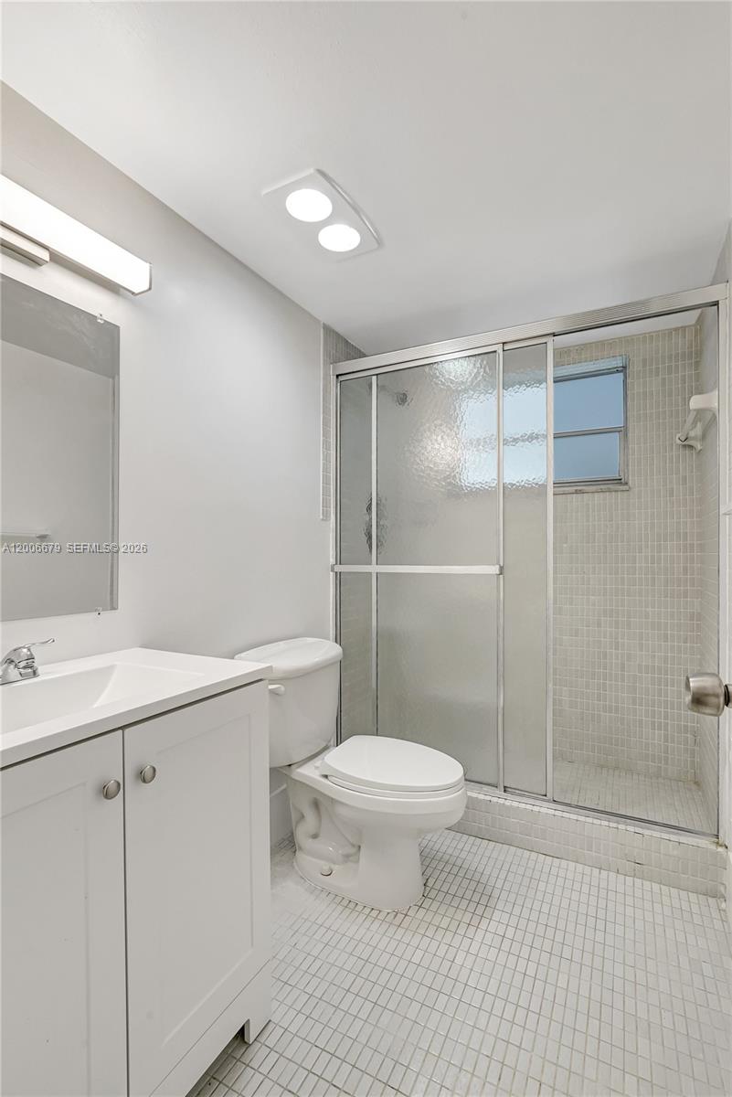 See details 207 2 / 2 992 sq. ft. $ 2026-04-23 0 Photo