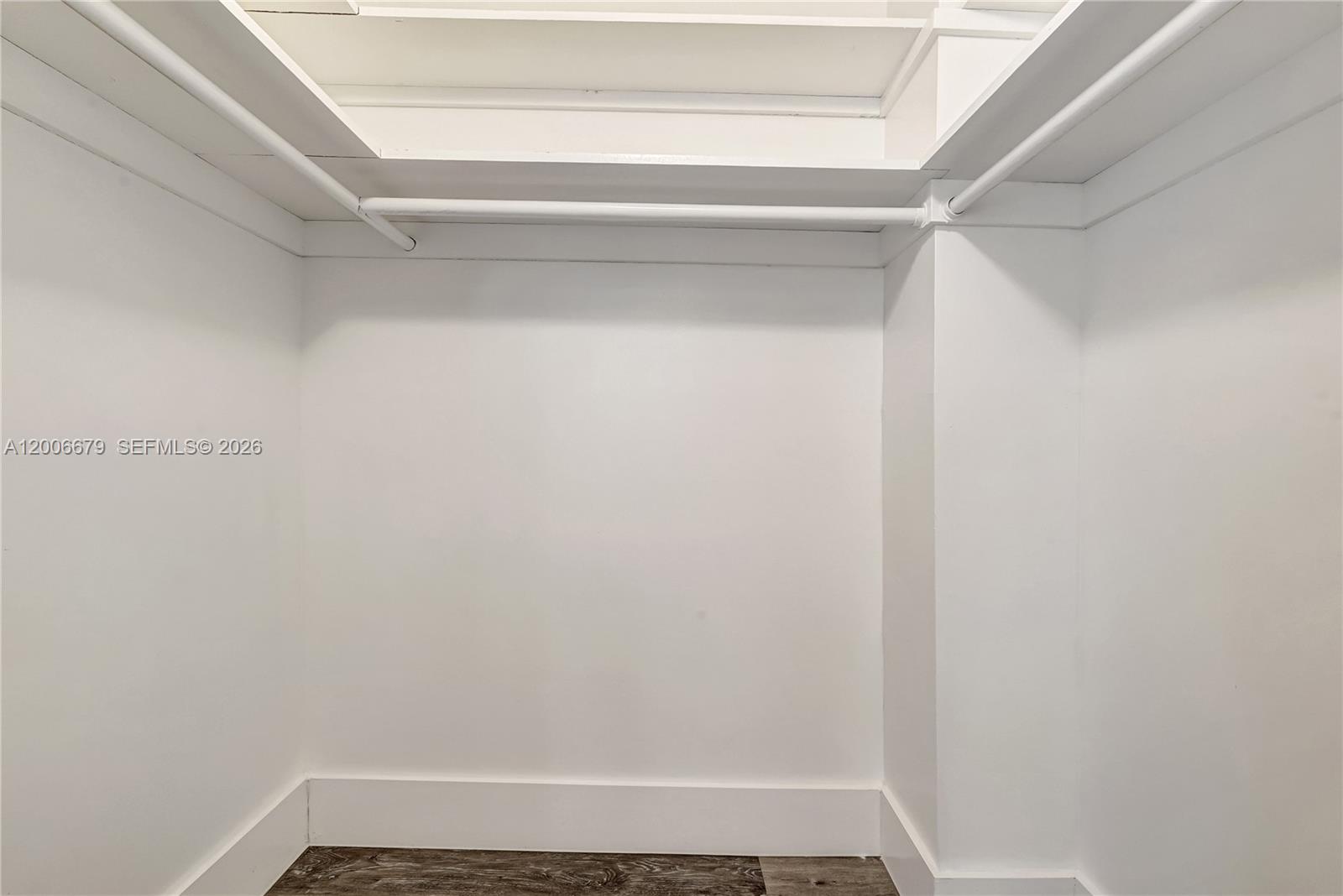 See details 207 2 / 2 992 sq. ft. $ 2026-04-23 0 Photo
