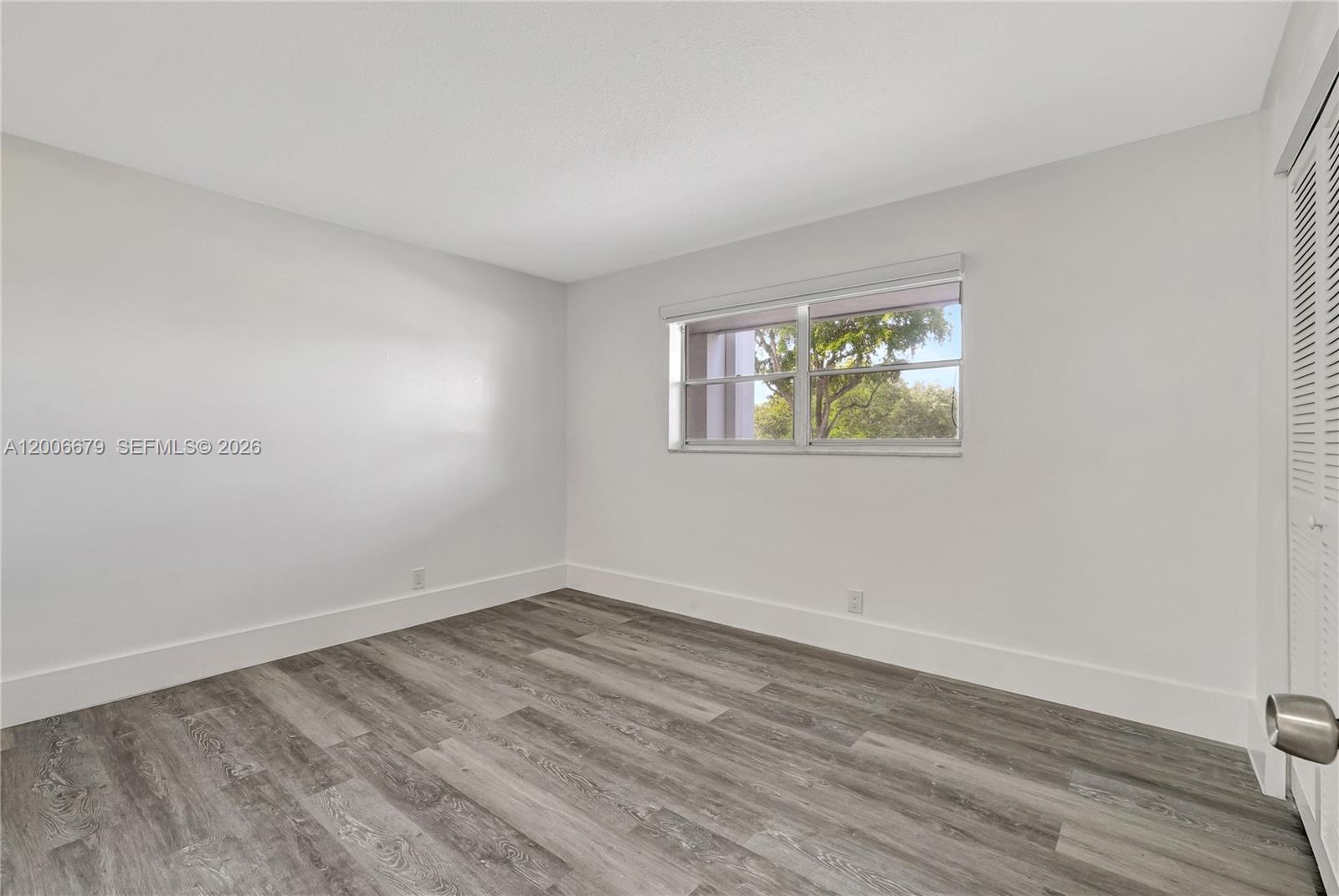 See details 207 2 / 2 992 sq. ft. $ 2026-04-23 0 Photo