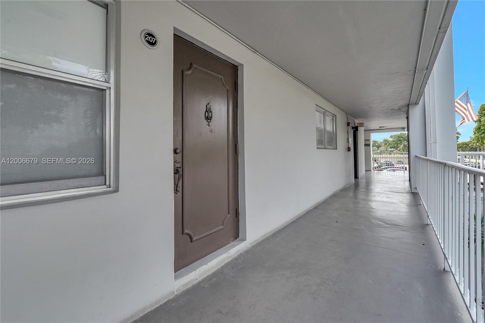 See details 207 2 / 2 992 sq. ft. $ 2026-04-23 0 Photo