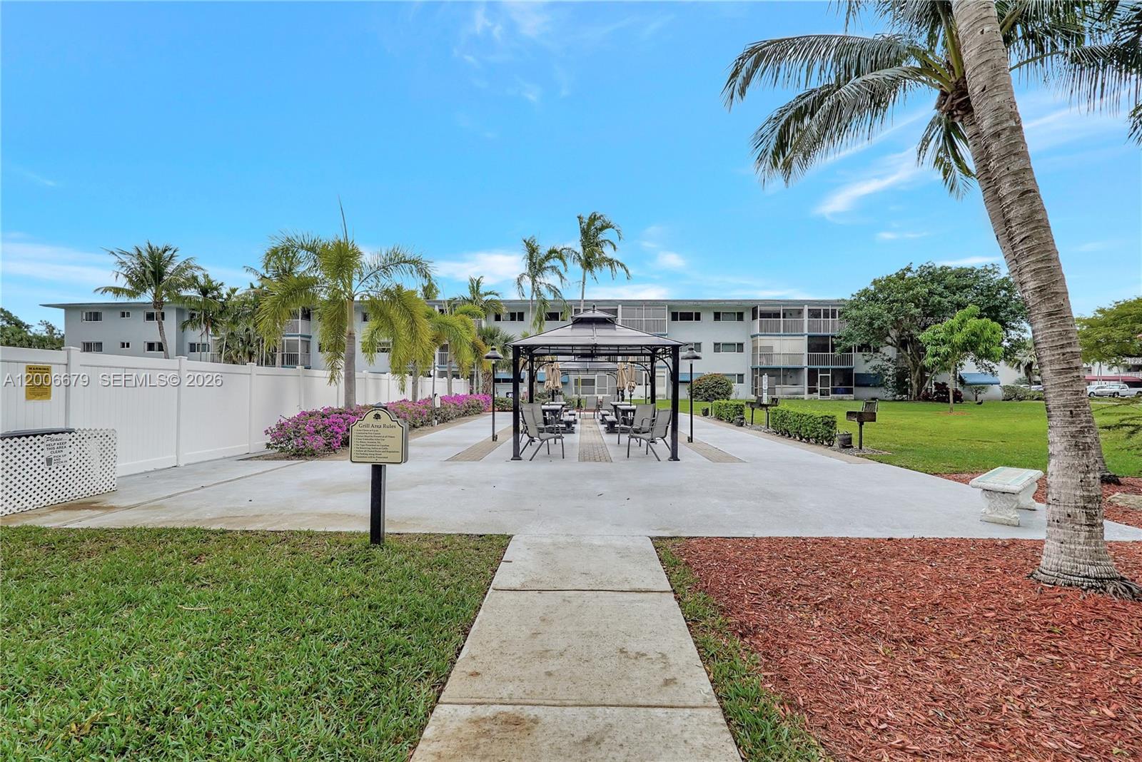 See details 207 2 / 2 992 sq. ft. $ 2026-04-23 0 Photo