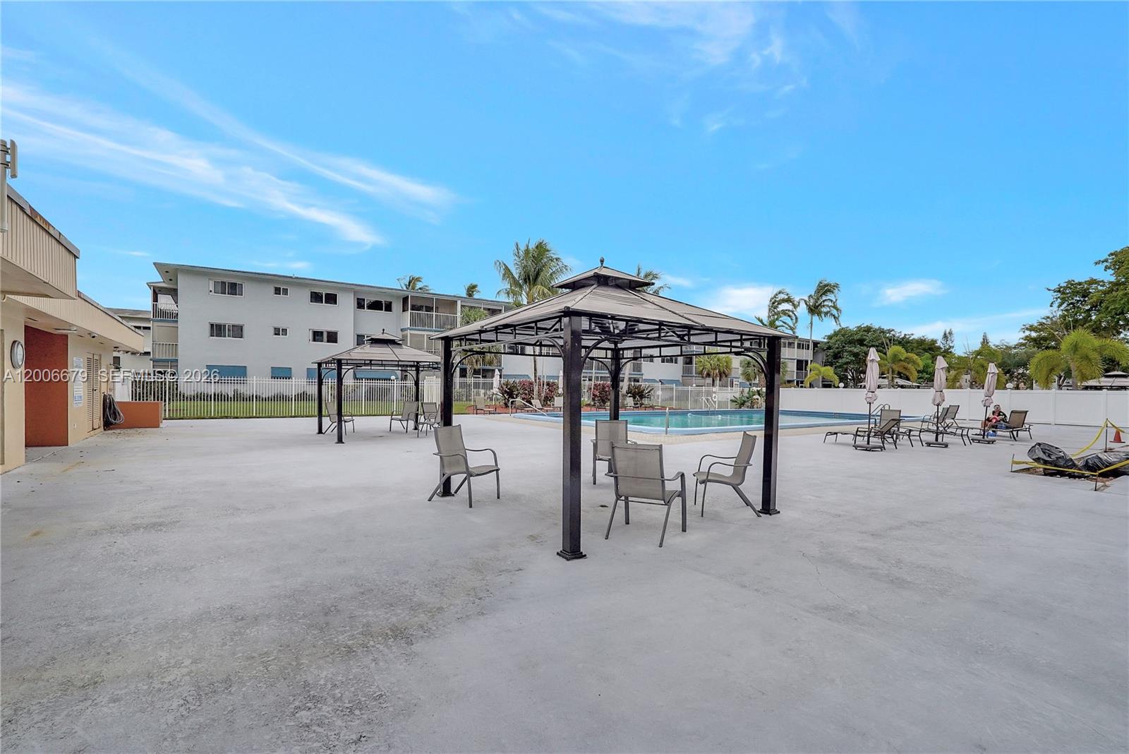 See details 207 2 / 2 992 sq. ft. $ 2026-04-23 0 Photo