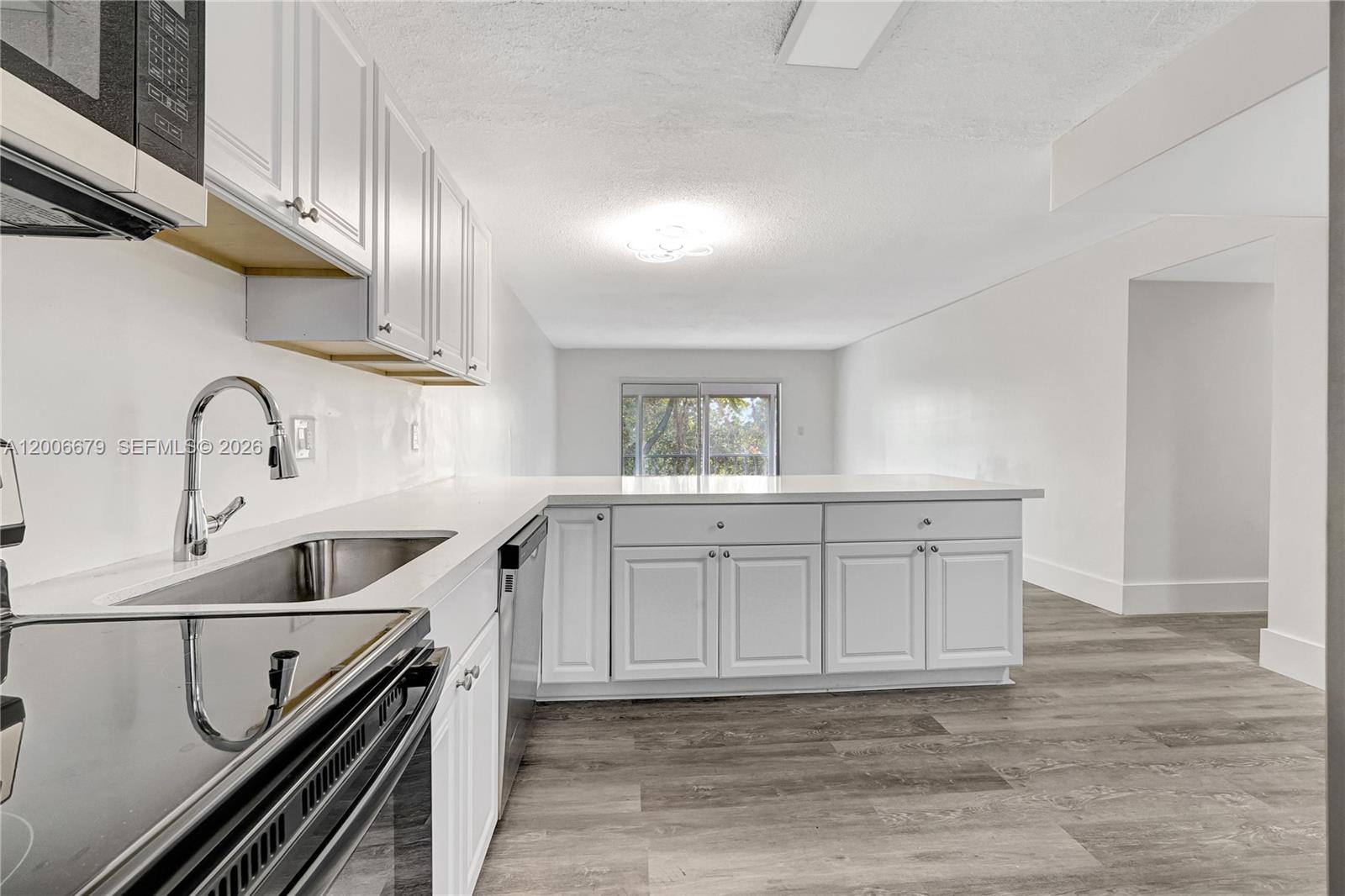 See details 207 2 / 2 992 sq. ft. $ 2026-04-23 0 Photo