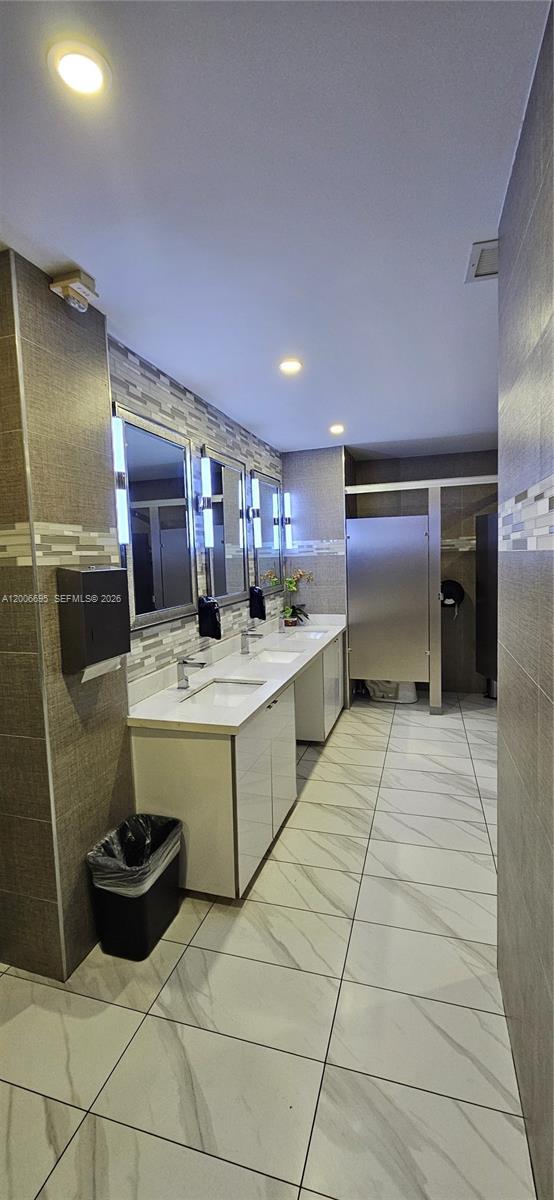 Photo of 3800 Ocean Dr  #322, Hollywood, Florida, 33019 - SOCIAL AREA BATHROOM