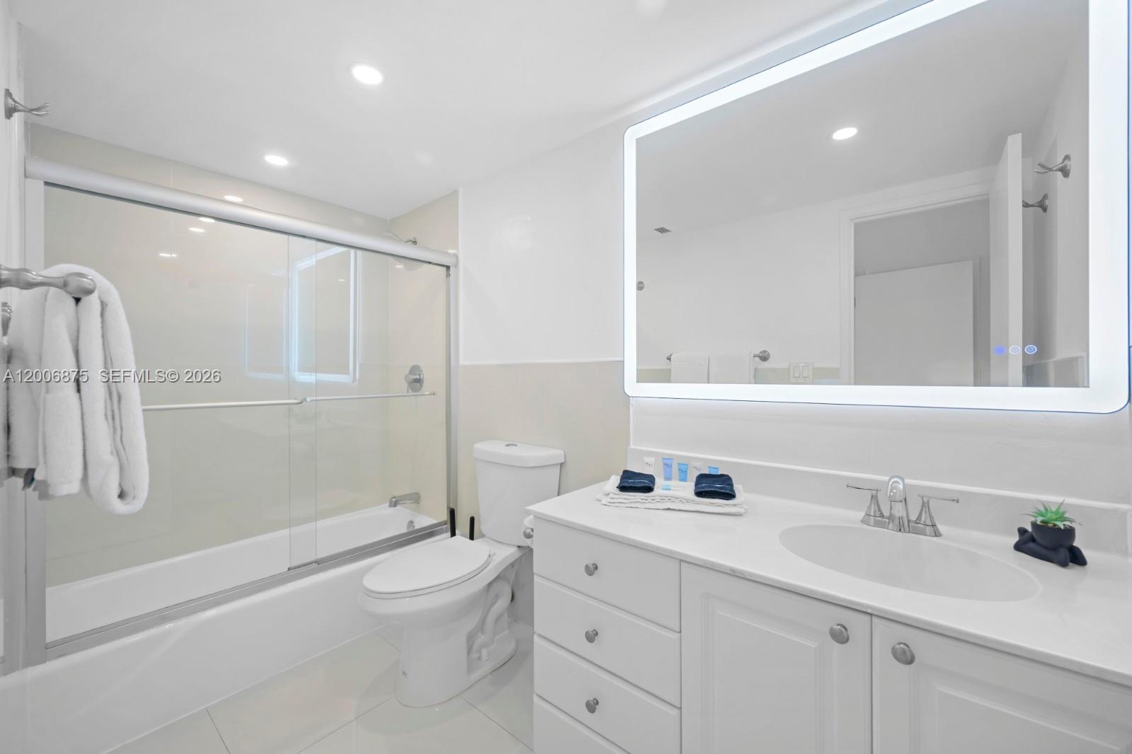 Photo of 19370 Collins Ave #1122, Sunny Isles Beach, Florida, 33160 -