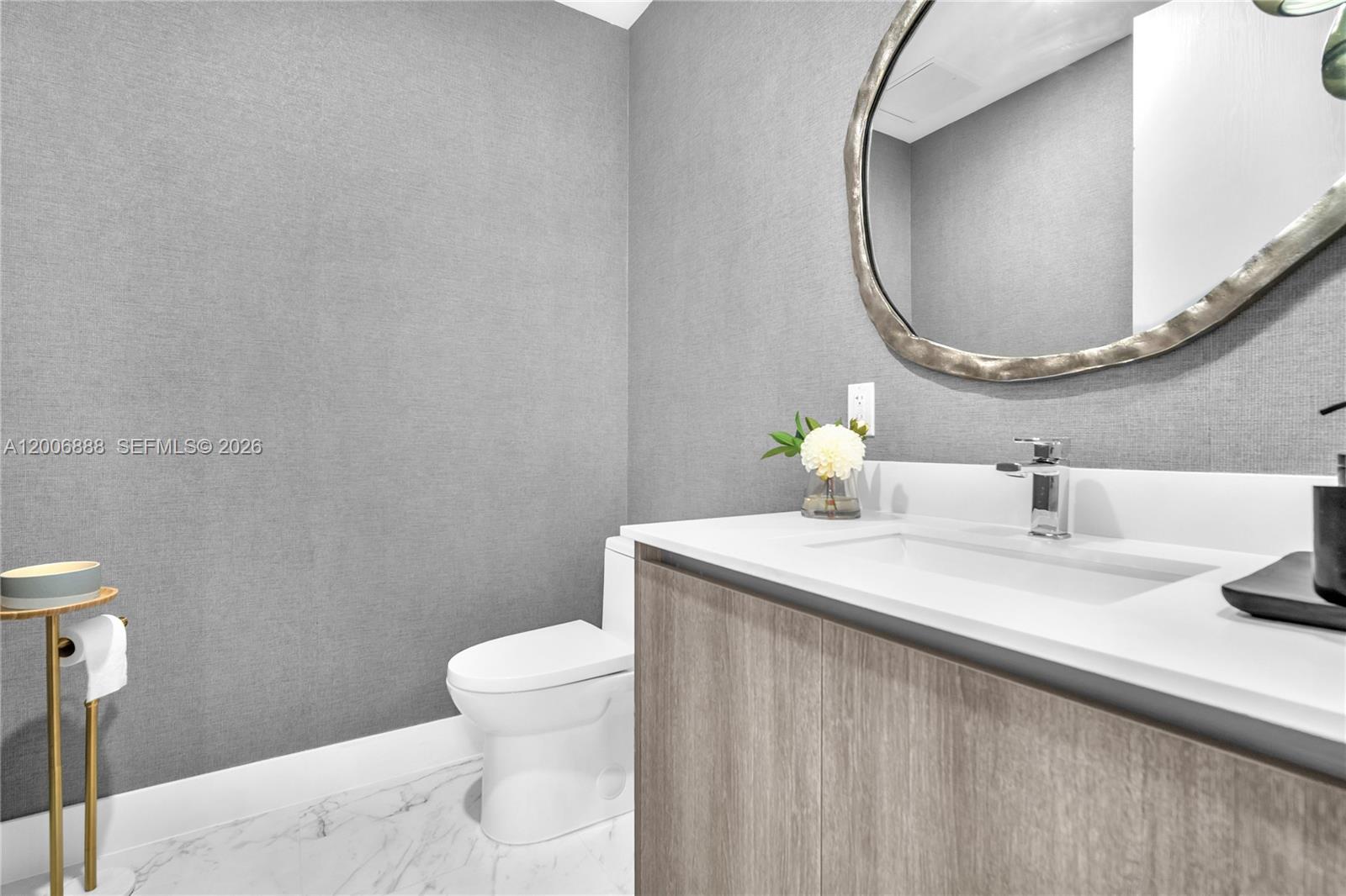 1002 3 / 3 1385 sq. ft. $ 2026-05-08 0 foto