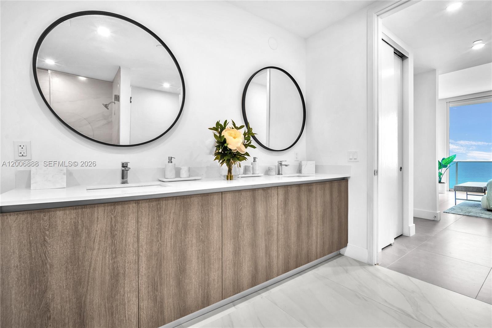 1002 3 / 3 1385 sq. ft. $ 2026-05-08 0 foto
