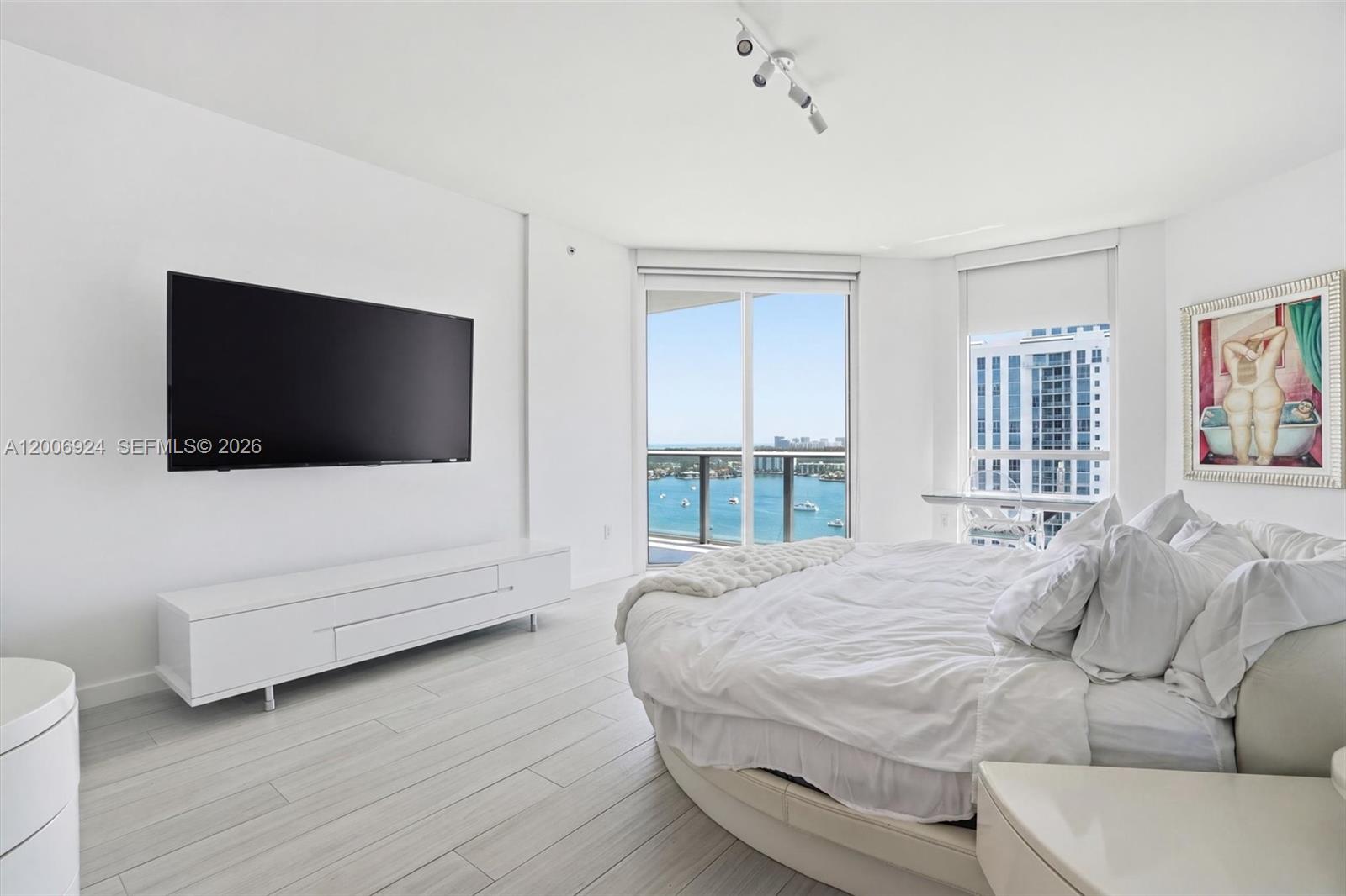 Photo of 17301 Biscayne Blvd  #1905, North Miami Beach, Florida, 33160 - 