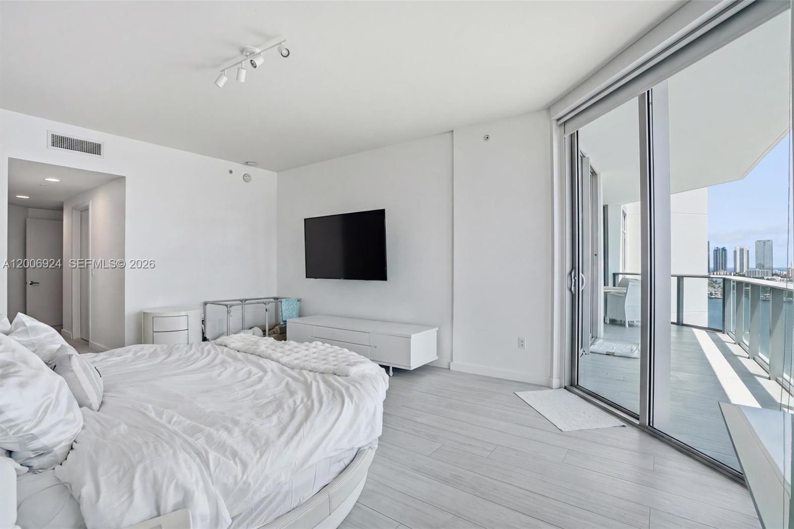 Photo of 17301 Biscayne Blvd  #1905, North Miami Beach, Florida, 33160 - 