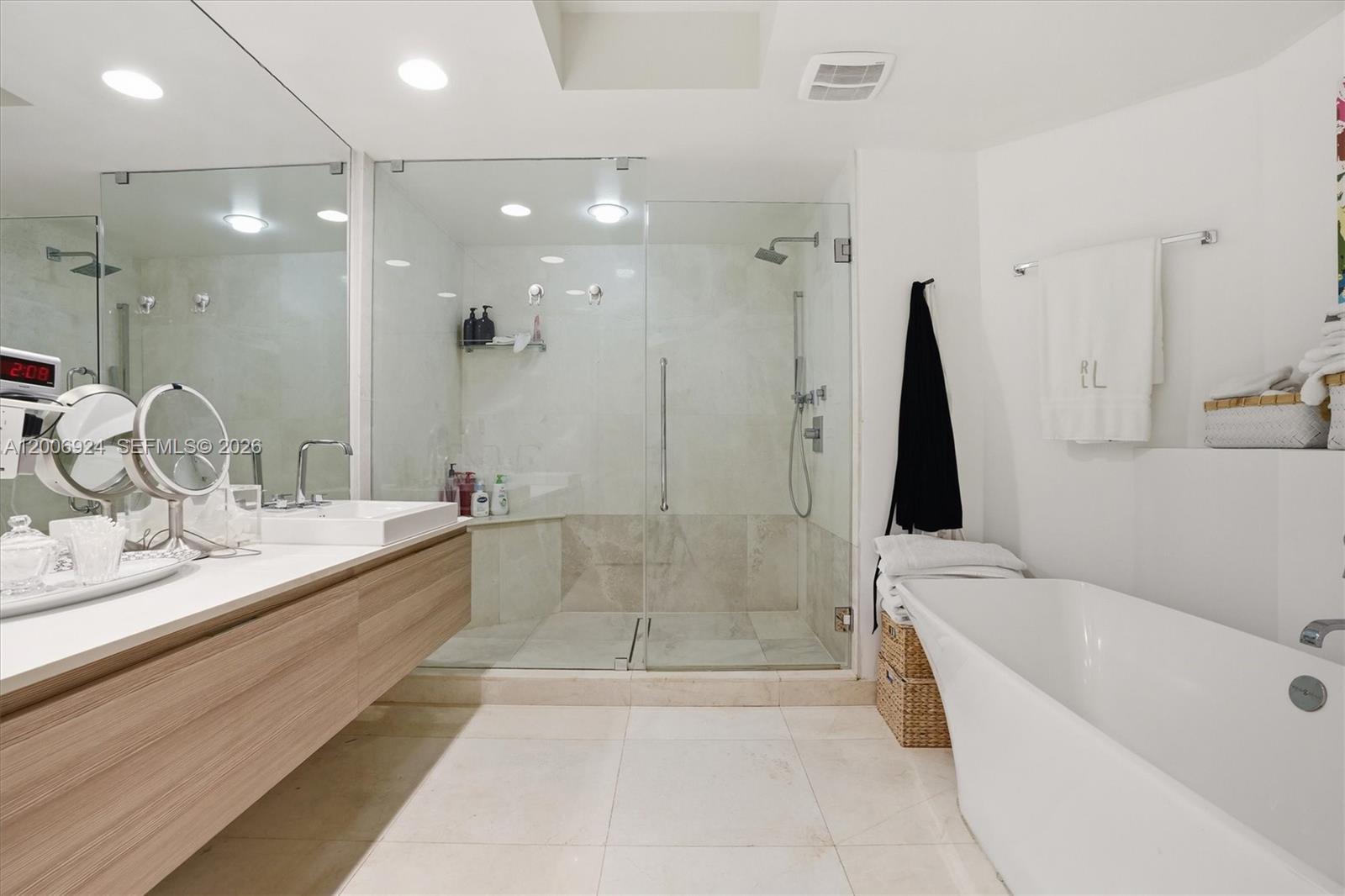 Photo of 17301 Biscayne Blvd  #1905, North Miami Beach, Florida, 33160 - 
