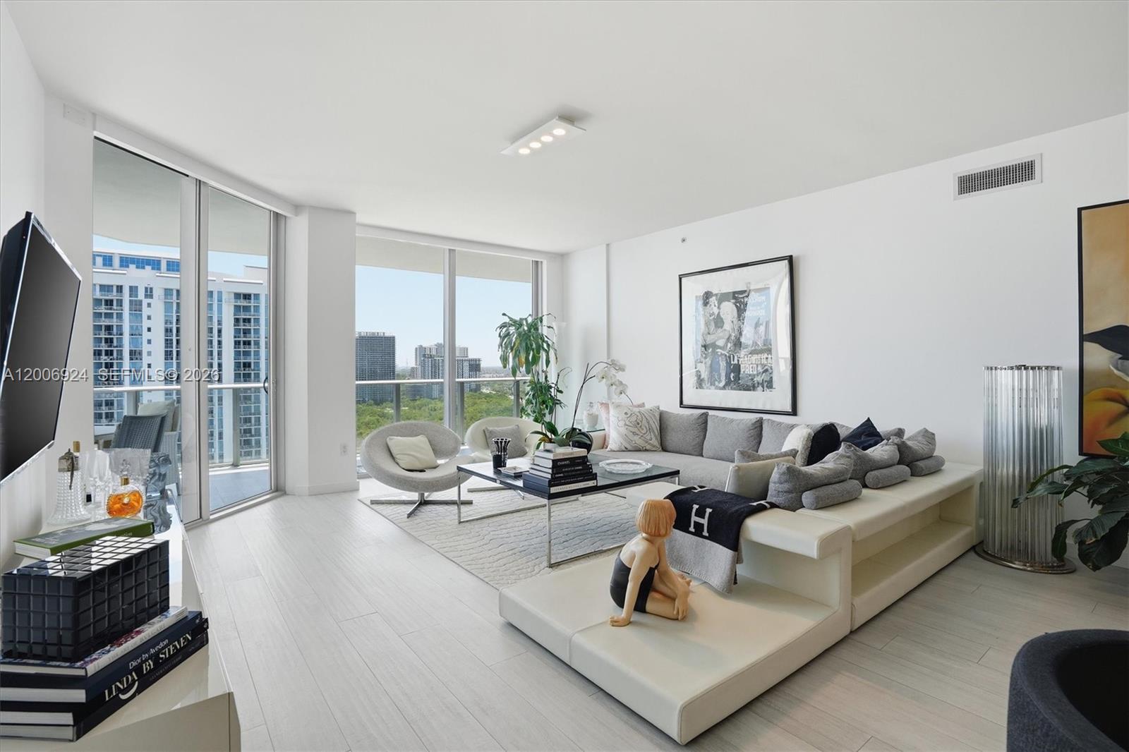 Photo of 17301 Biscayne Blvd  #1905, North Miami Beach, Florida, 33160 - 