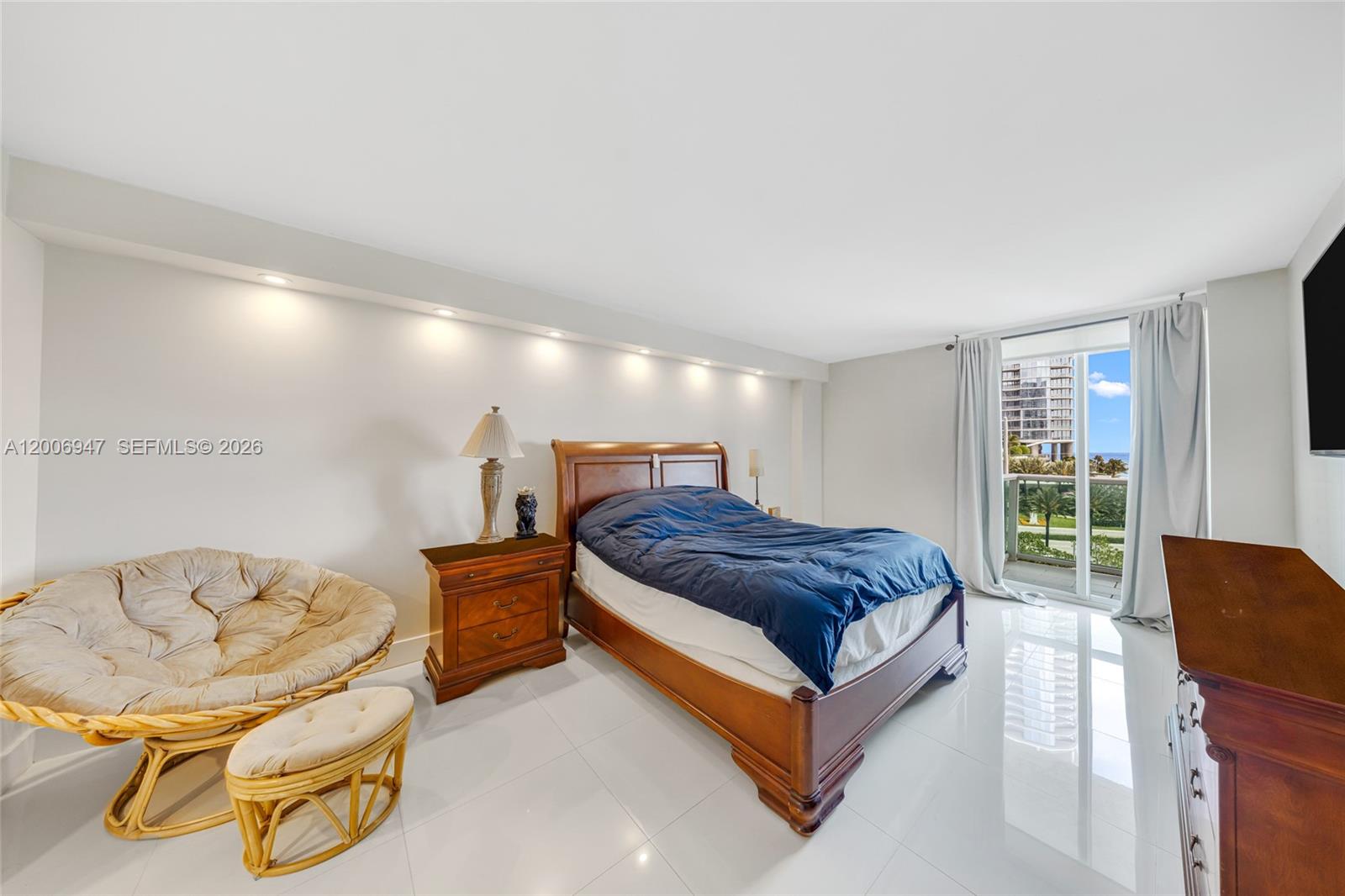 See details 606 2 / 2 1521 sq. ft. $ 2026-04-23 0 Photo