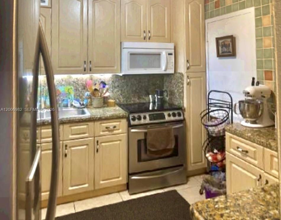 Photo of 427 Golden Isles Dr  #7J, Hallandale Beach, Florida, 33009 - 