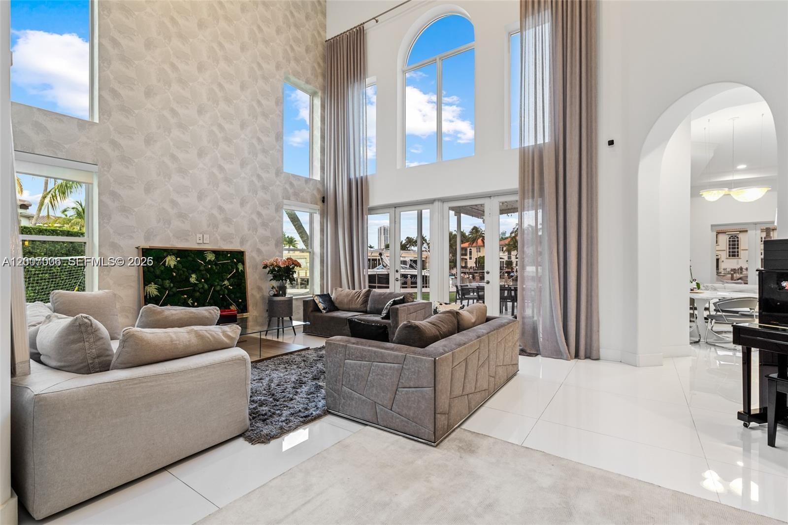 Photo of 1260 Harbor Ct  (1260), Hollywood, Florida, 33019 - 