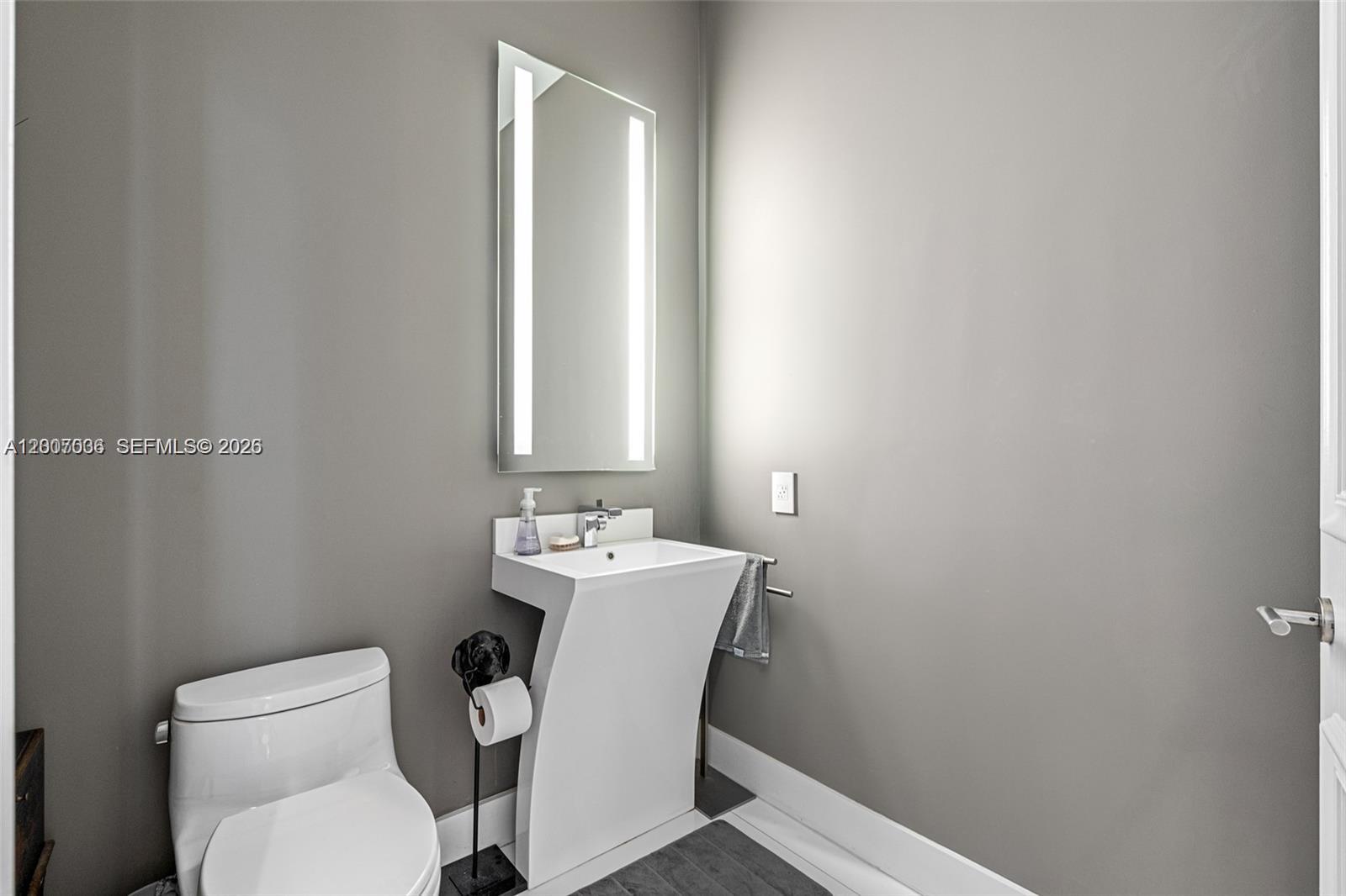 Photo of 1260 Harbor Ct  (1260), Hollywood, Florida, 33019 - 