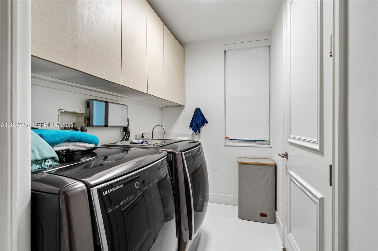 Photo of 1260 Harbor Ct  (1260), Hollywood, Florida, 33019 - 