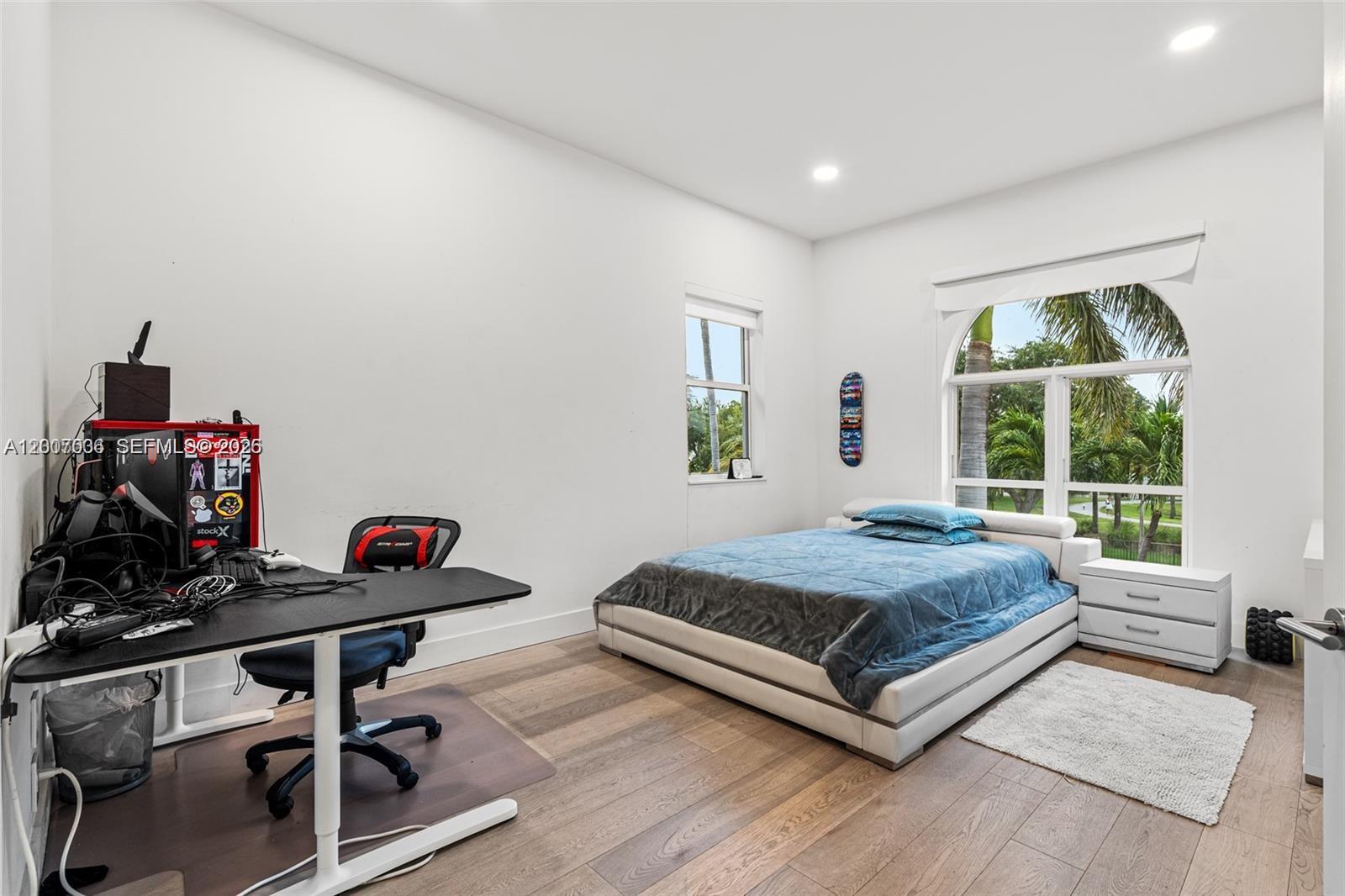 Photo of 1260 Harbor Ct  (1260), Hollywood, Florida, 33019 - 