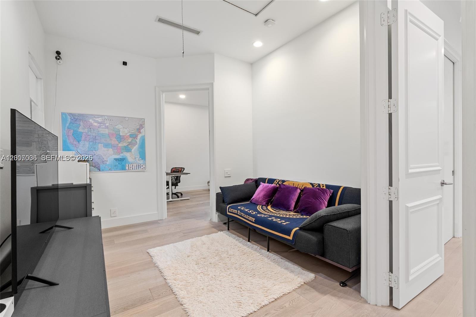 Photo of 1260 Harbor Ct  (1260), Hollywood, Florida, 33019 - 