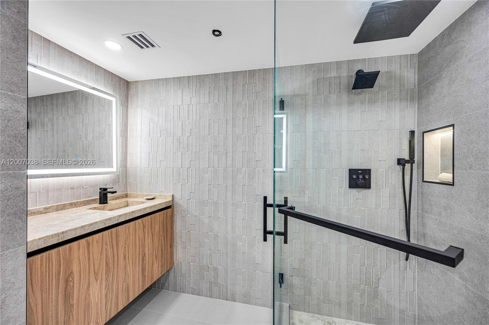 Photo of 20185 Country Club Dr  #1904, Aventura, Florida, 33180 - 