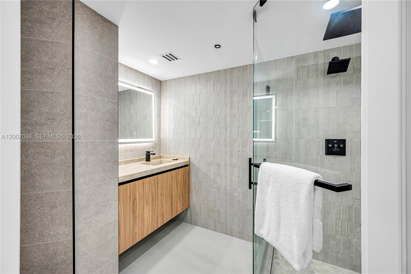 Photo of 20185 Country Club Dr  #1904, Aventura, Florida, 33180 - 