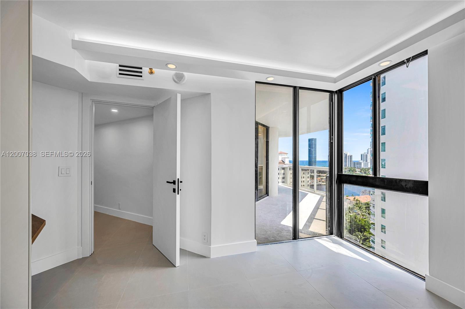 Photo of 20185 Country Club Dr  #1904, Aventura, Florida, 33180 - 