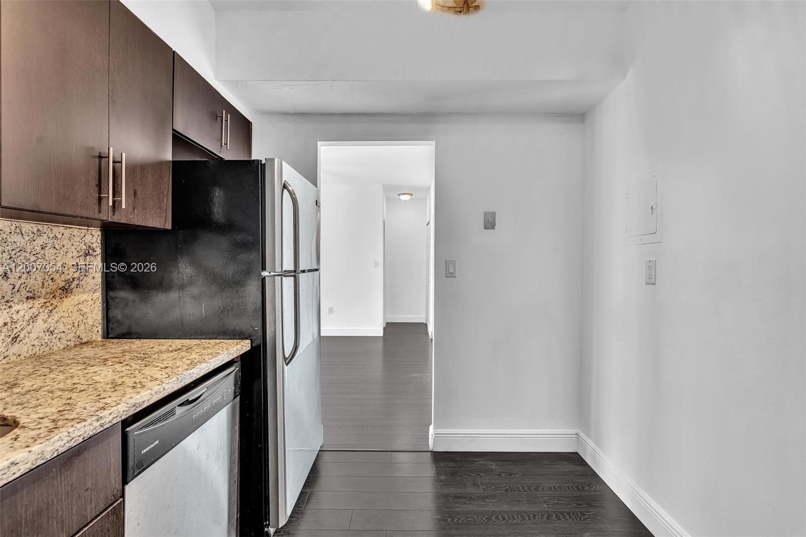See details 228 1 / 2 762 sq. ft. $ 2026-04-24 0 Photo