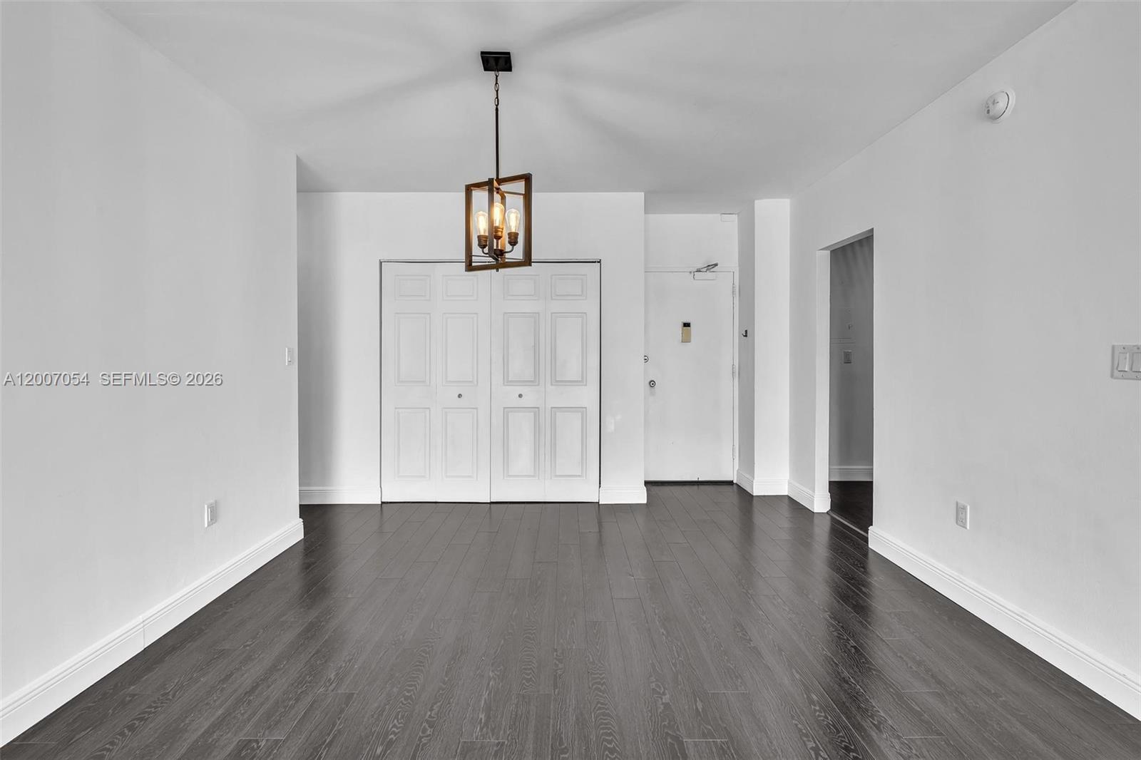See details 228 1 / 2 762 sq. ft. $ 2026-04-24 0 Photo