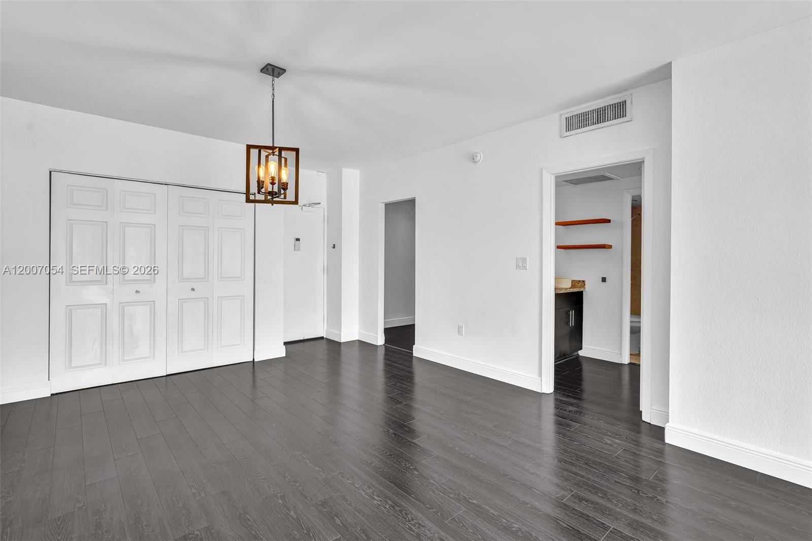 See details 228 1 / 2 762 sq. ft. $ 2026-04-24 0 Photo