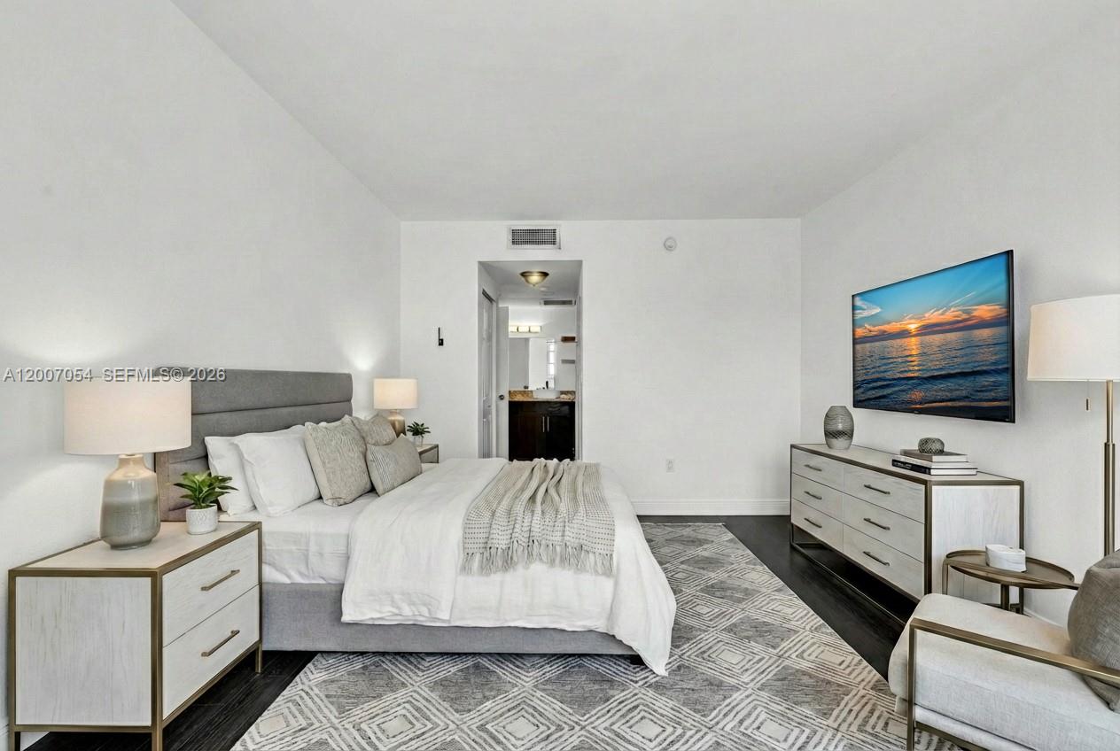 See details 228 1 / 2 762 sq. ft. $ 2026-04-24 0 Photo