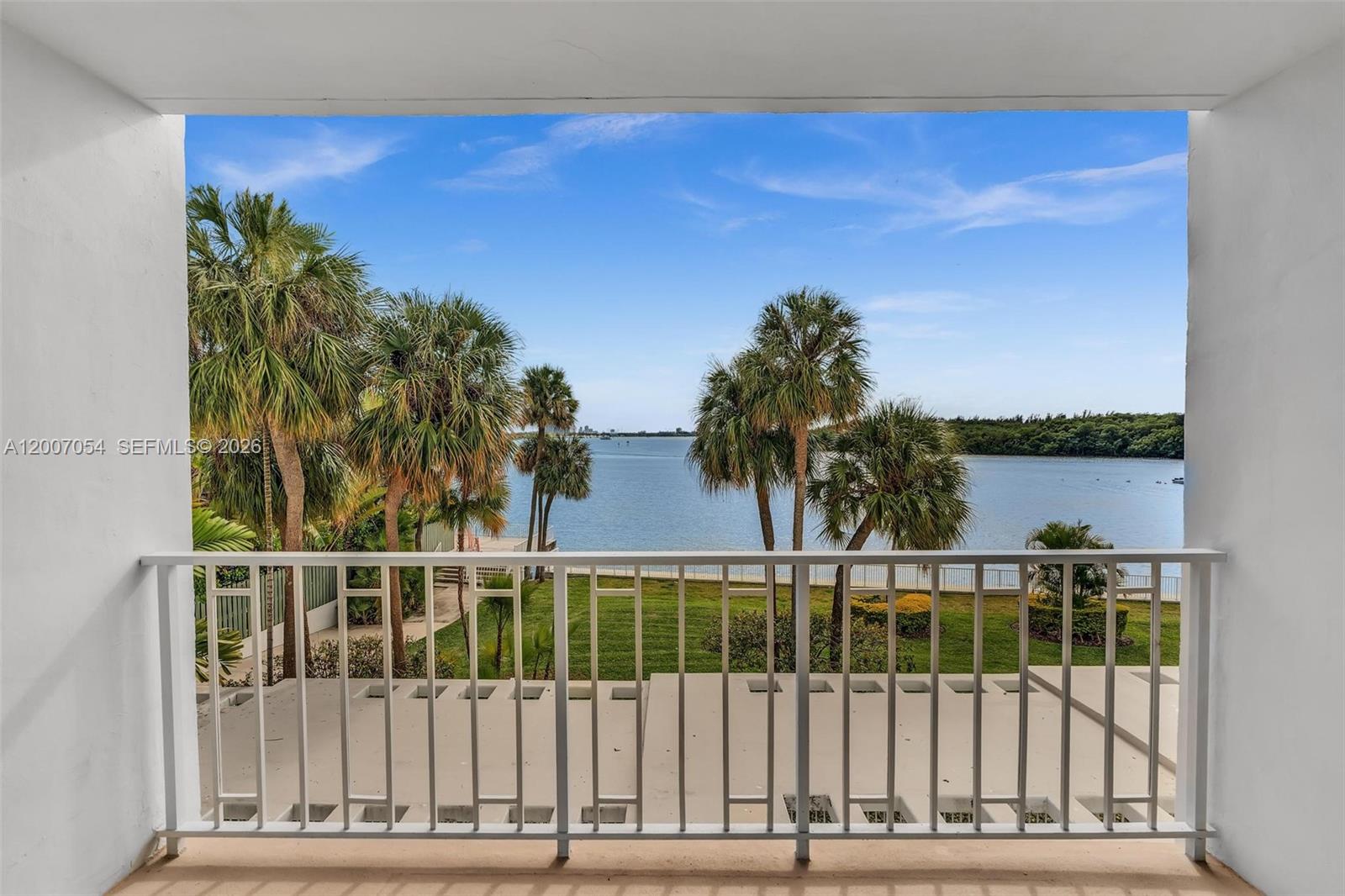 See details 228 1 / 2 762 sq. ft. $ 2026-04-24 0 Photo