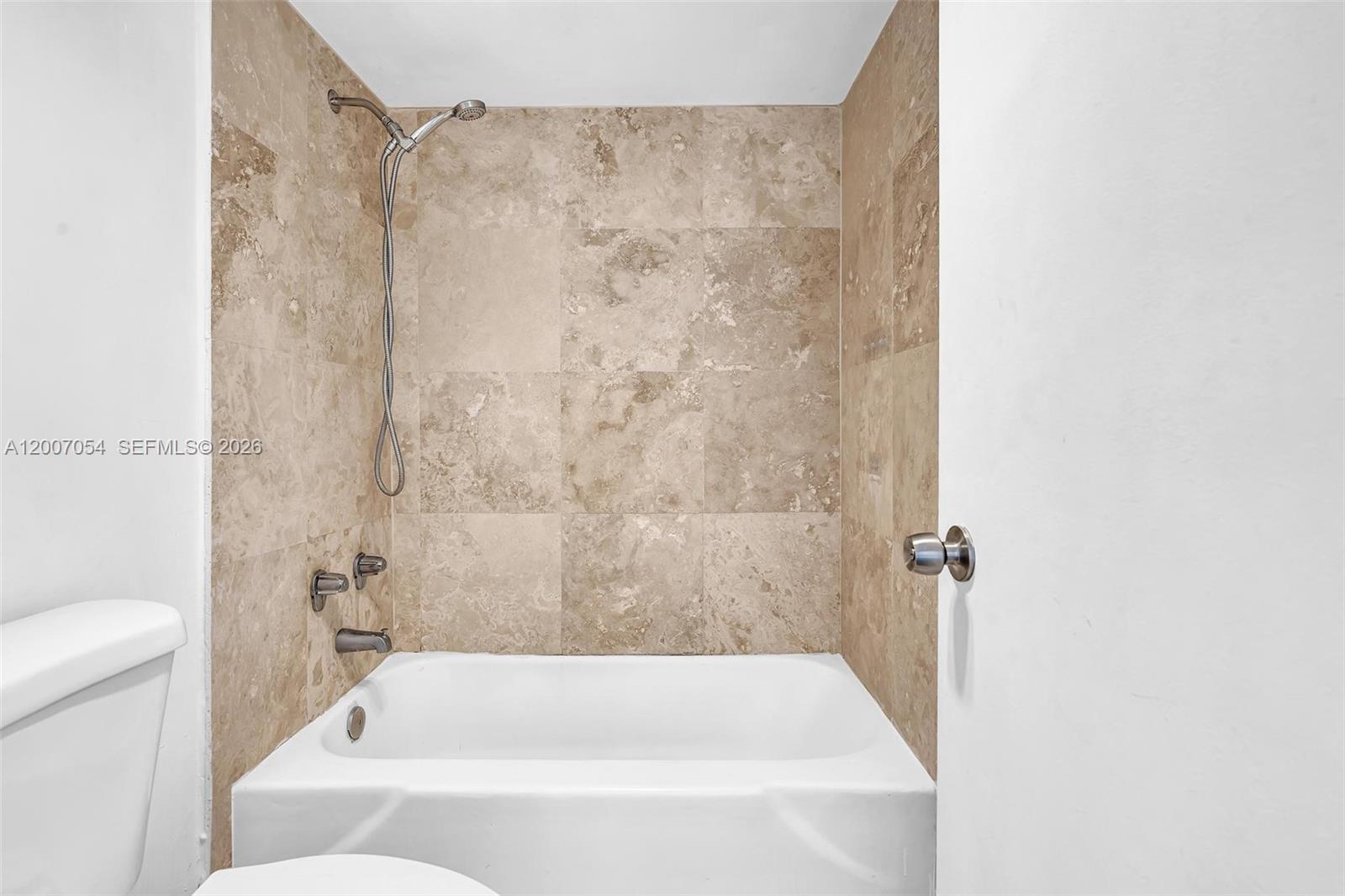 See details 228 1 / 2 762 sq. ft. $ 2026-04-24 0 Photo