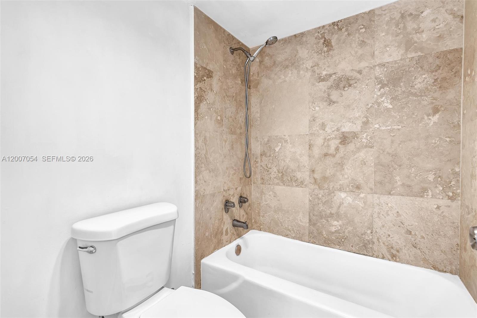 See details 228 1 / 2 762 sq. ft. $ 2026-04-24 0 Photo