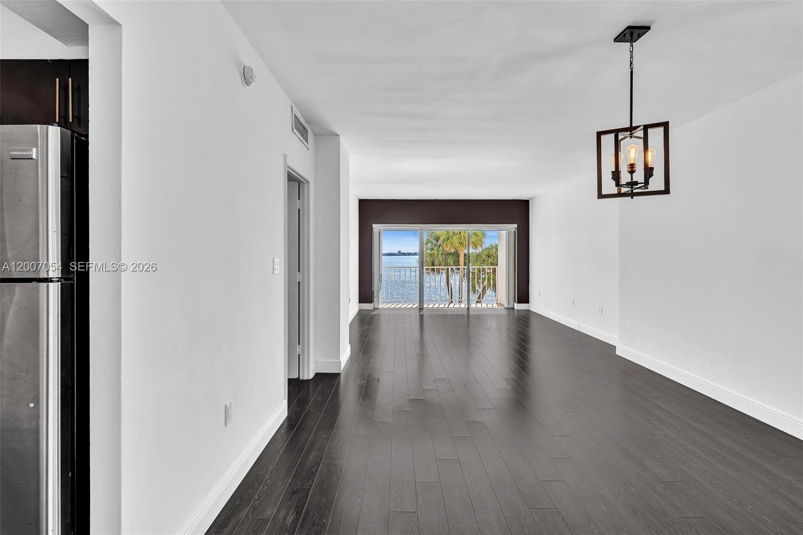 See details 228 1 / 2 762 sq. ft. $ 2026-04-24 0 Photo
