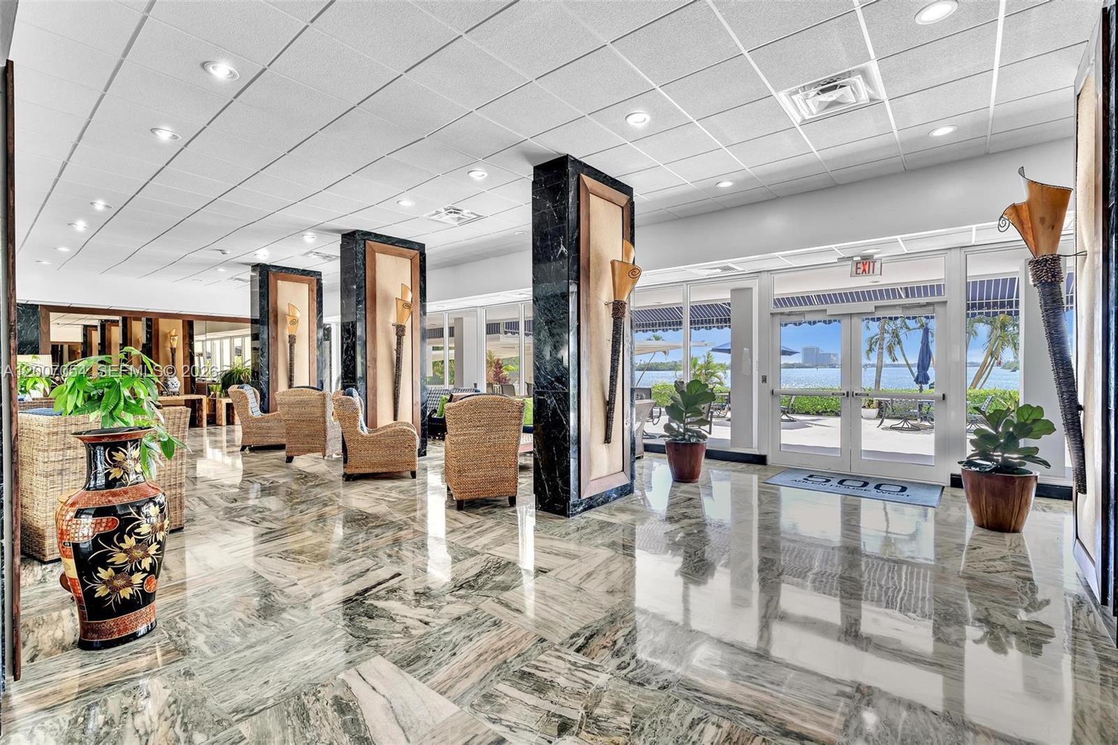 See details 228 1 / 2 762 sq. ft. $ 2026-04-24 0 Photo