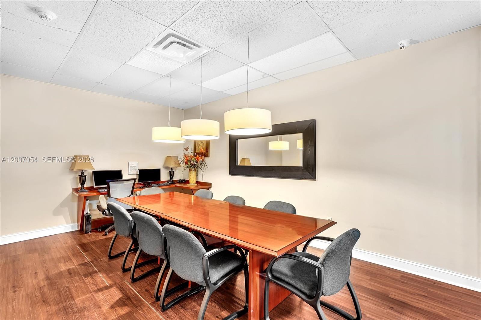 See details 228 1 / 2 762 sq. ft. $ 2026-04-24 0 Photo
