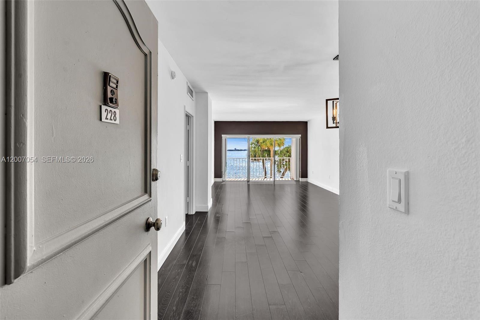 See details 228 1 / 2 762 sq. ft. $ 2026-04-24 0 Photo