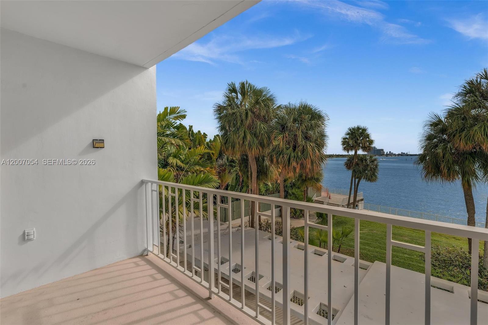 See details 228 1 / 2 762 sq. ft. $ 2026-04-24 0 Photo