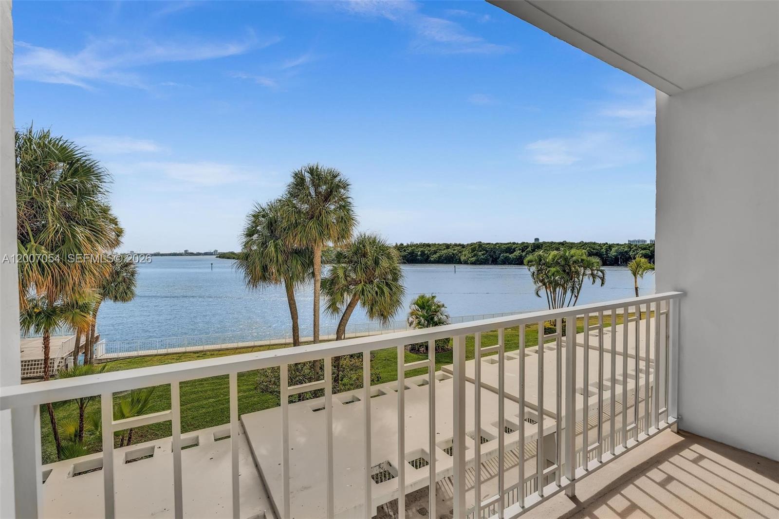 See details 228 1 / 2 762 sq. ft. $ 2026-04-24 0 Photo
