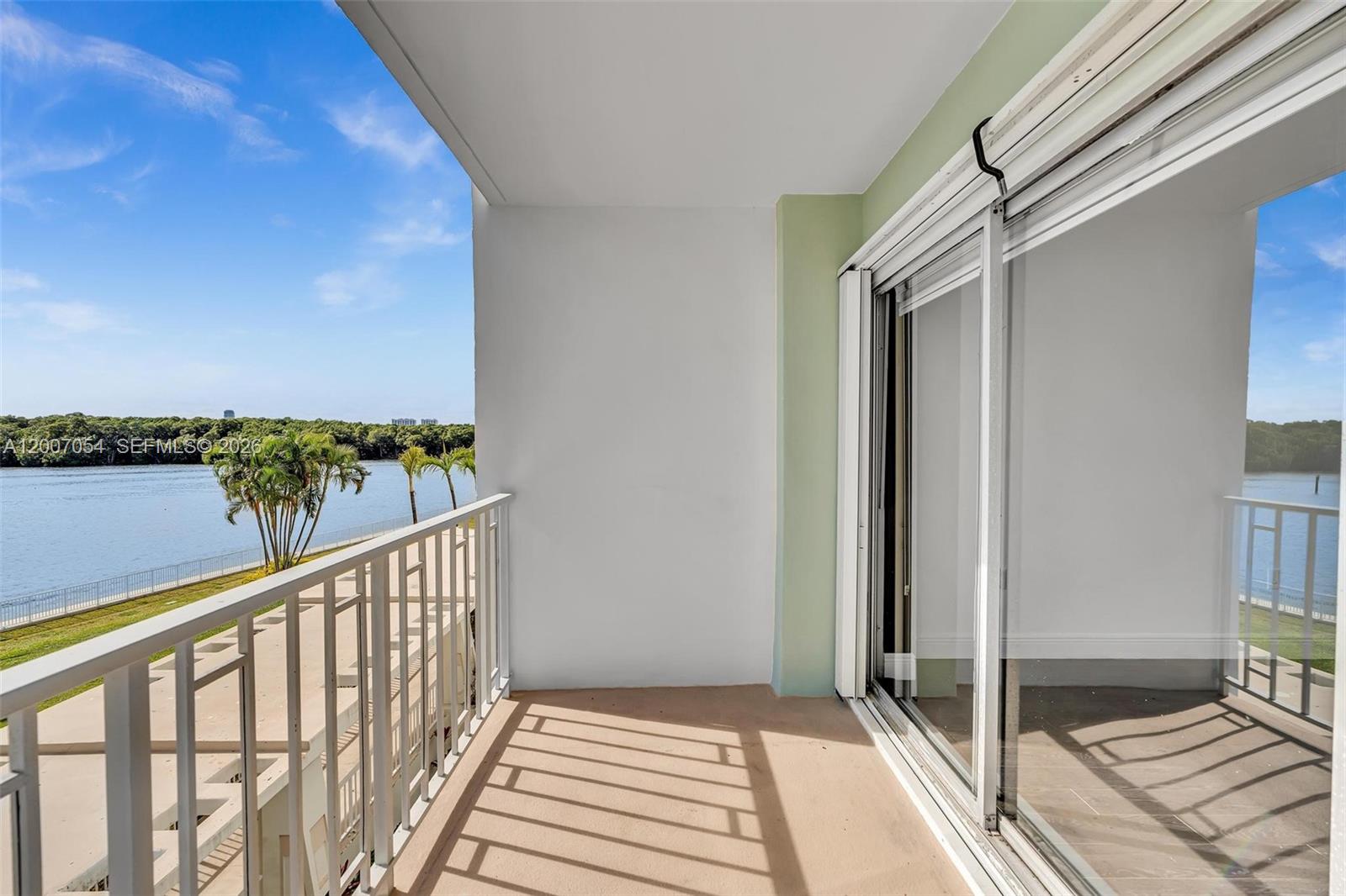 See details 228 1 / 2 762 sq. ft. $ 2026-04-24 0 Photo